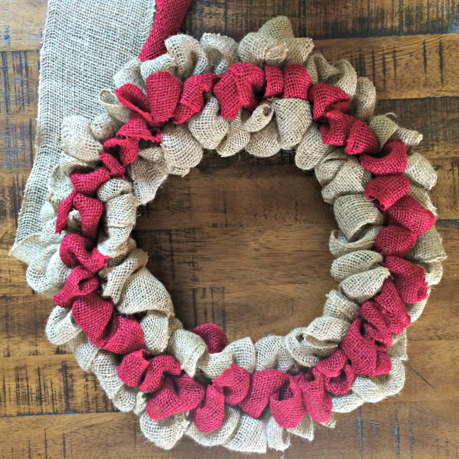 How To Make A Patriotic Burlap Wreath - Sobremesa Stories